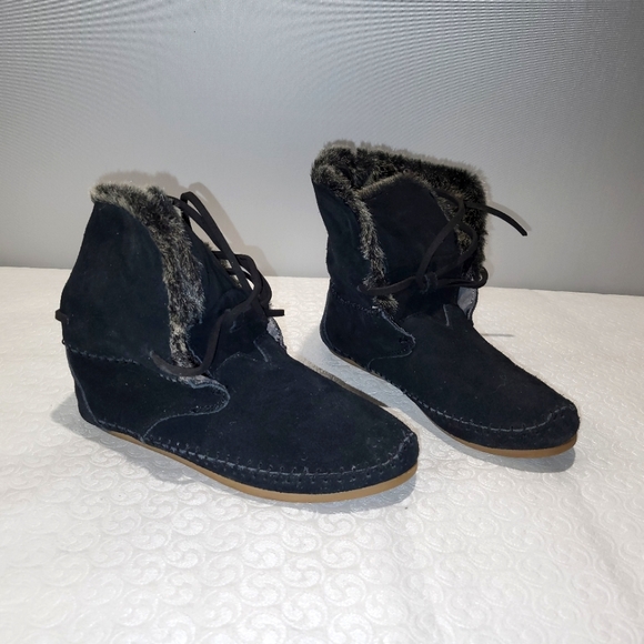 TOMS Women's Suede Zahara Bootie - Picture 3 of 7